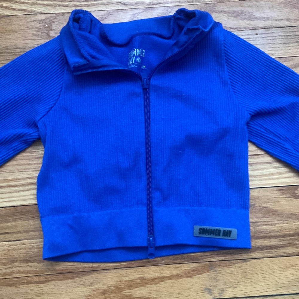 Long sleeve gym shirt